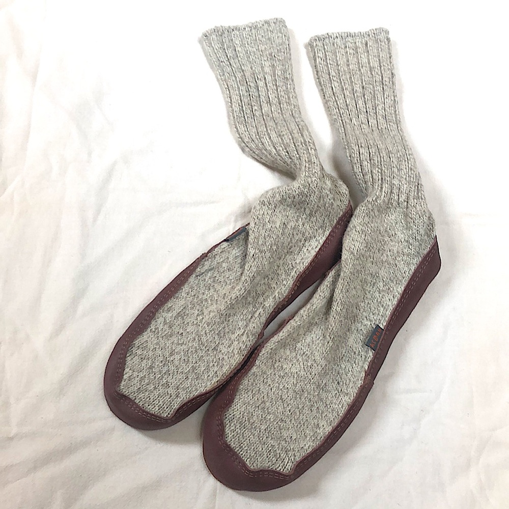 Acorn Slipper Socks NWOT🌟🌟M’s 9-10/W’s 11-12